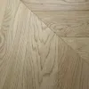Dąb Porcelain (Chevron – jodełka francuska) Olejowosk, Szczotkowanie, Fazowanie V4 Wymiary: 560x130x14,5/3,0(+/-0,5) mm