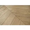 Dąb Porcelain (Chevron – jodełka francuska) Olejowosk, Szczotkowanie, Fazowanie V4 Wymiary: 405x65x10,5/2,5(+/-0,5) mm