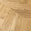 Dąb Eco (Chevron – jodełka francuska) Szczotkowanie, Fazowanie V4, Lakier Wymiary: 405x65x10,5/2,5(+/-0,5) mm