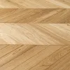 Dąb Eco (Chevron – jodełka francuska) Szczotkowanie, Fazowanie V4, Lakier Wymiary: 405x65x10,5/2,5(+/-0,5) mm
