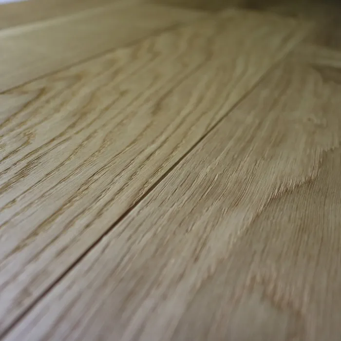 Dąb Natur Classic (Fertig Deska) Szczotkowanie, Fazowanie V4, Lakier matowy Wymiary: 1200x120x10,5/2,5(+/-0,5) mm