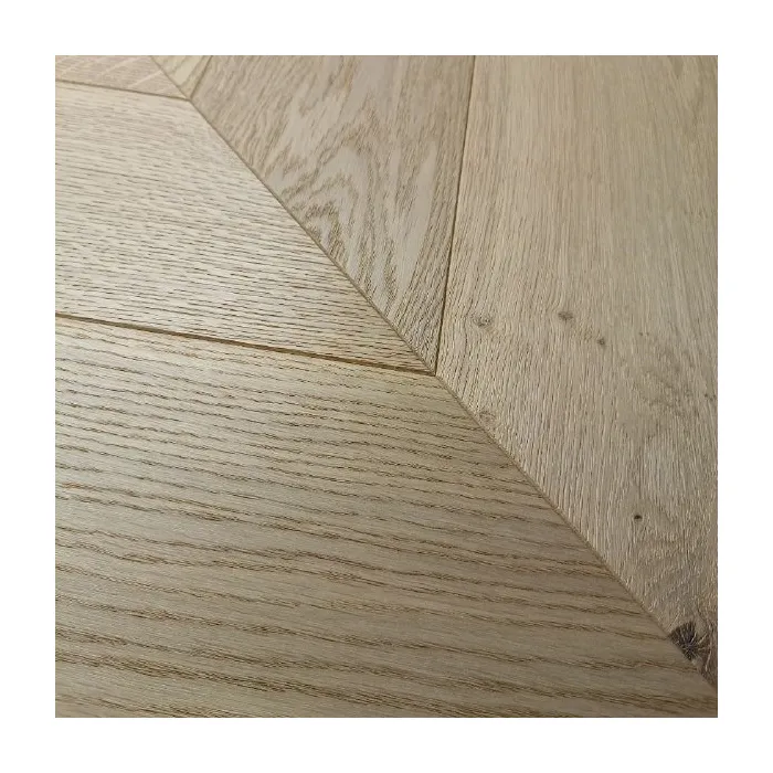 Dąb Porcelain (Chevron – jodełka francuska) Olejowosk, Szczotkowanie, Fazowanie V4 Wymiary: 560x130x14,5/3,0(+/-0,5) mm