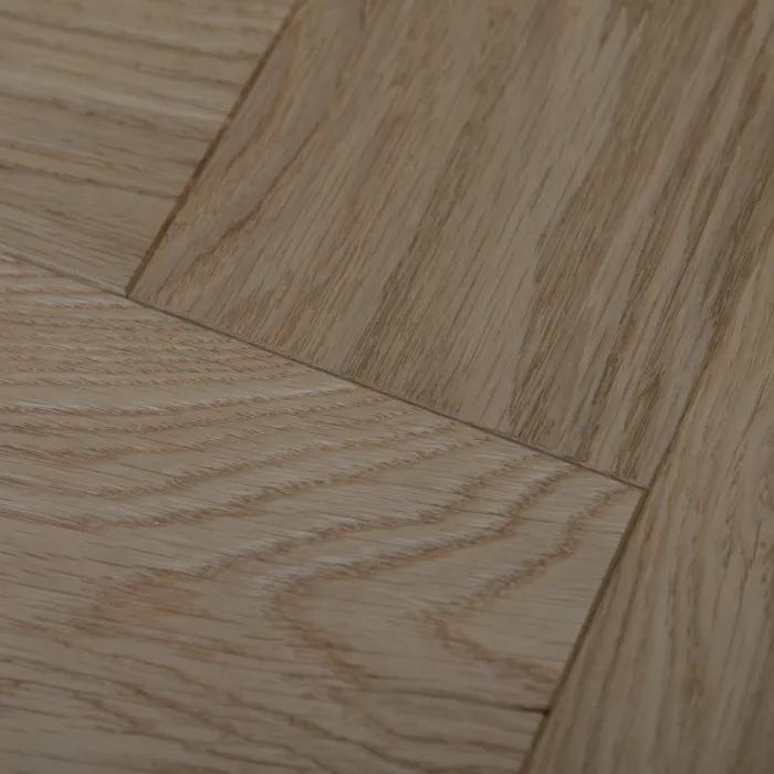 Dąb Eco (Design Experience – jodełka klasyczna) Olejowosk, Szczotkowanie, Fazowanie V4 Wymiary: 500x100x10,5/2,5(+/-0,5) mm