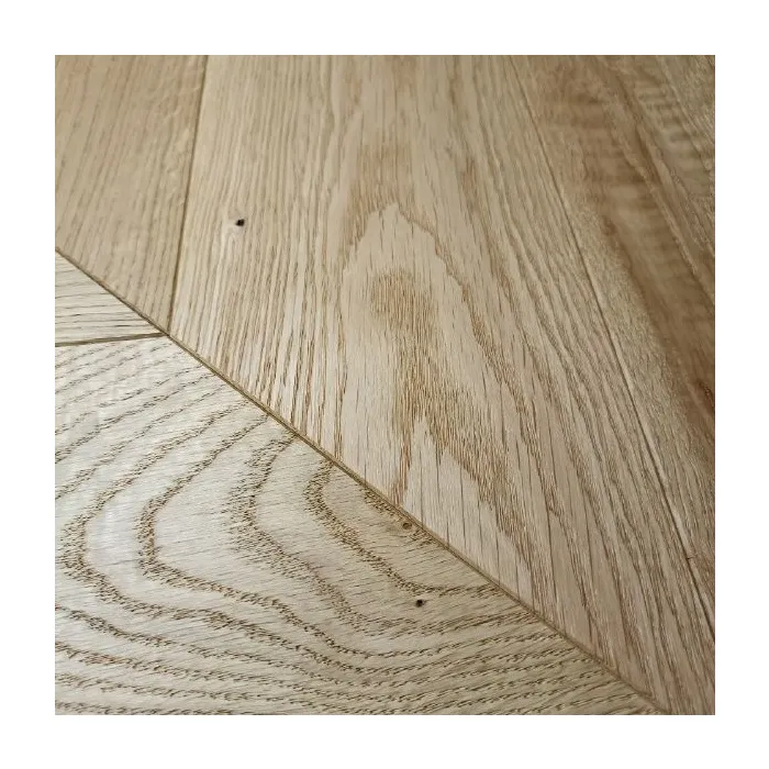 Dąb Natur Classic (Chevron – jodełka francuska) Olejowosk, Szczotkowanie, Fazowanie V4 Wymiary: 560x140x14,5/3,0(+/-0,5) mm