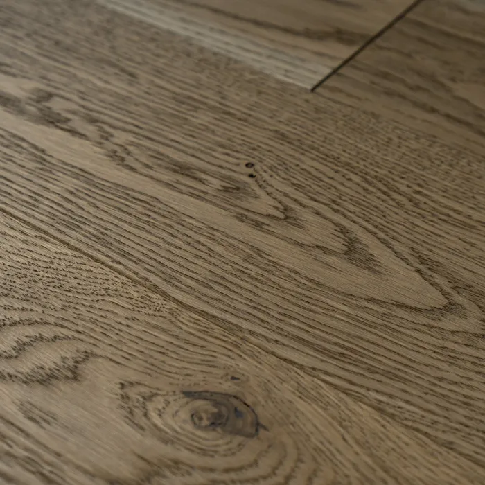 Dąb Gris Line (Fertig Deska) Olejowosk, Szczotkowanie, Fazowanie V4 Wymiary: 1290-700x140x14,5/3,0(+/-0,5) mm