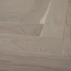 Dąb Porcelain (Design Experience – jodełka klasyczna) Olejowosk, Szczotkowanie, Fazowanie V4 Wymiary: 570x110x14,5/2,5(+/-0,5) mm