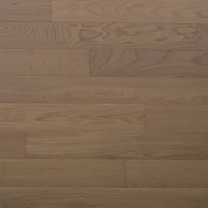 Dąb New Style (Fertig Deska) Szczotkowanie, Fazowanie V4, Lakier Wymiary: 1190-690x80x10,5/2,5(+/-0,5) mm