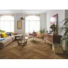 Panel winylowy Quick Step ze zintegrowanym podkładem Alpha Ciro Jodełka dąb karmelowy botaniczny AVHBU40364
