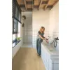 Panel winylowy Quick Step ze zintegrowanym podkładem Alpha Bloom dąb szczotkowany beżowy AVMPU40319