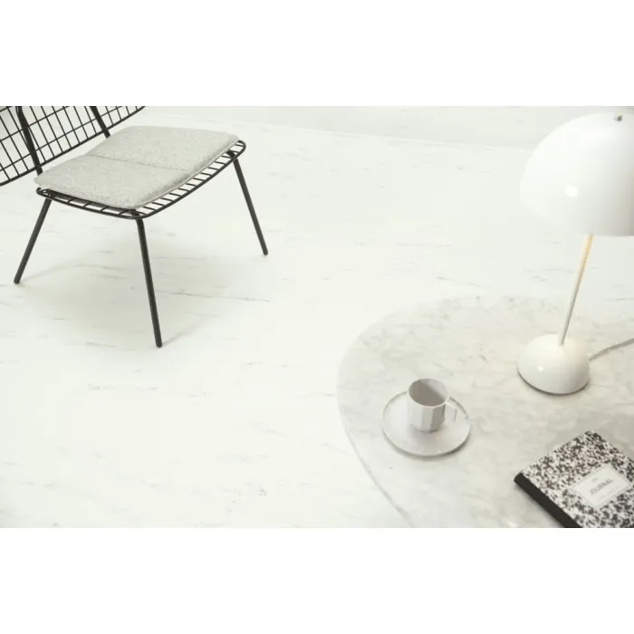 Panel winylowy Quick Step ze zintegrowanym podkładem Alpha Oro marmur Carrara biel AVSTU40136