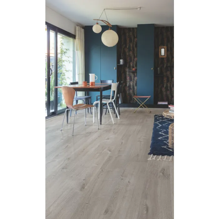 Panel winylowy Quick Step ze zintegrowanym podkładem Alpha Bloom dąb bawełniany przytulny szary AVMPU40202