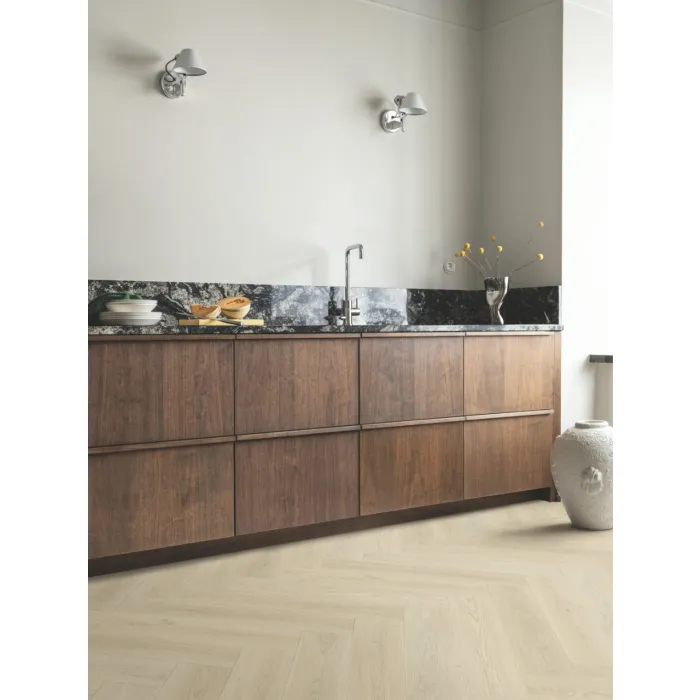Panel winylowy Pergo ze zintegrowanym podkładem Vorma Pad Pro Jodełka dąb norweski jasny V4524-40285
