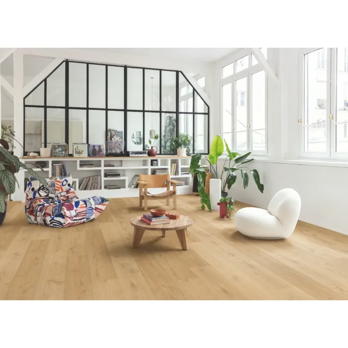 Panel winylowy Quick Step ze zintegrowanym podkładem Alpha Bloom elegancki dąb naturalny AVMPU40316