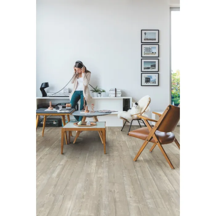 Panel winylowy Quick Step ze zintegrowanym podkładem Alpha Bloom sosna poranna mgła AVMPU40074