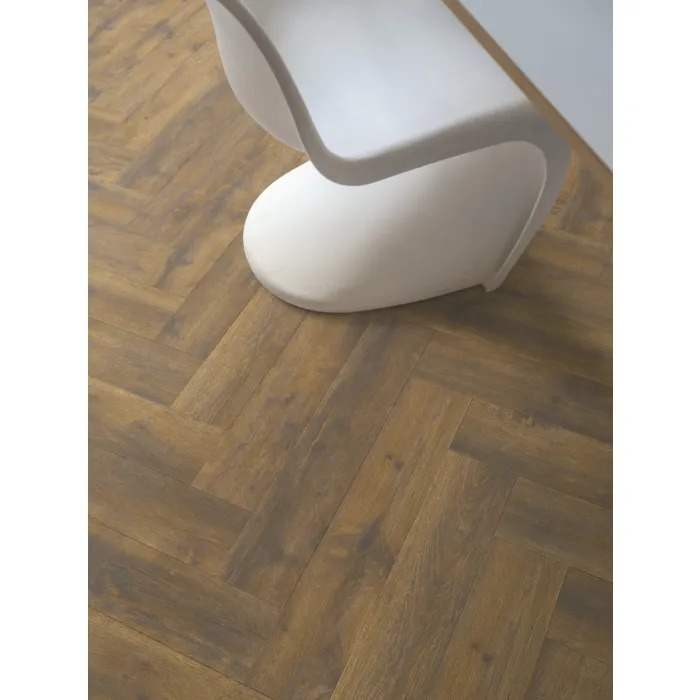 Panel winylowy Pergo ze zintegrowanym podkładem Vorma Pad Pro Jodełka dąb stuletni ciemny V4524-40287